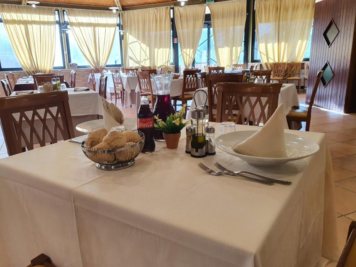 Hotel Holiday Foggia Exterior foto