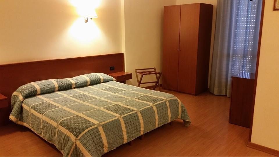 Hotel Holiday Foggia Exterior foto